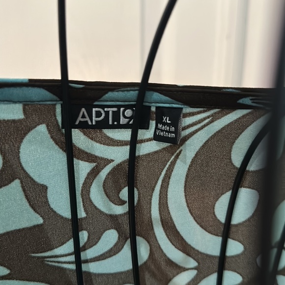 Dress, short sleeve, V neck, back sash. - Picture 5 of 6